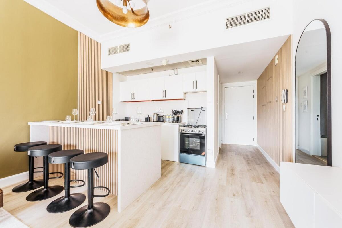 Elegant Sophisticated In Jvc Perfect For 4 Apartment