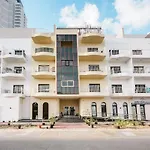 Elegant Studio Apartment Sophisticated In Jvc Perfect For 4