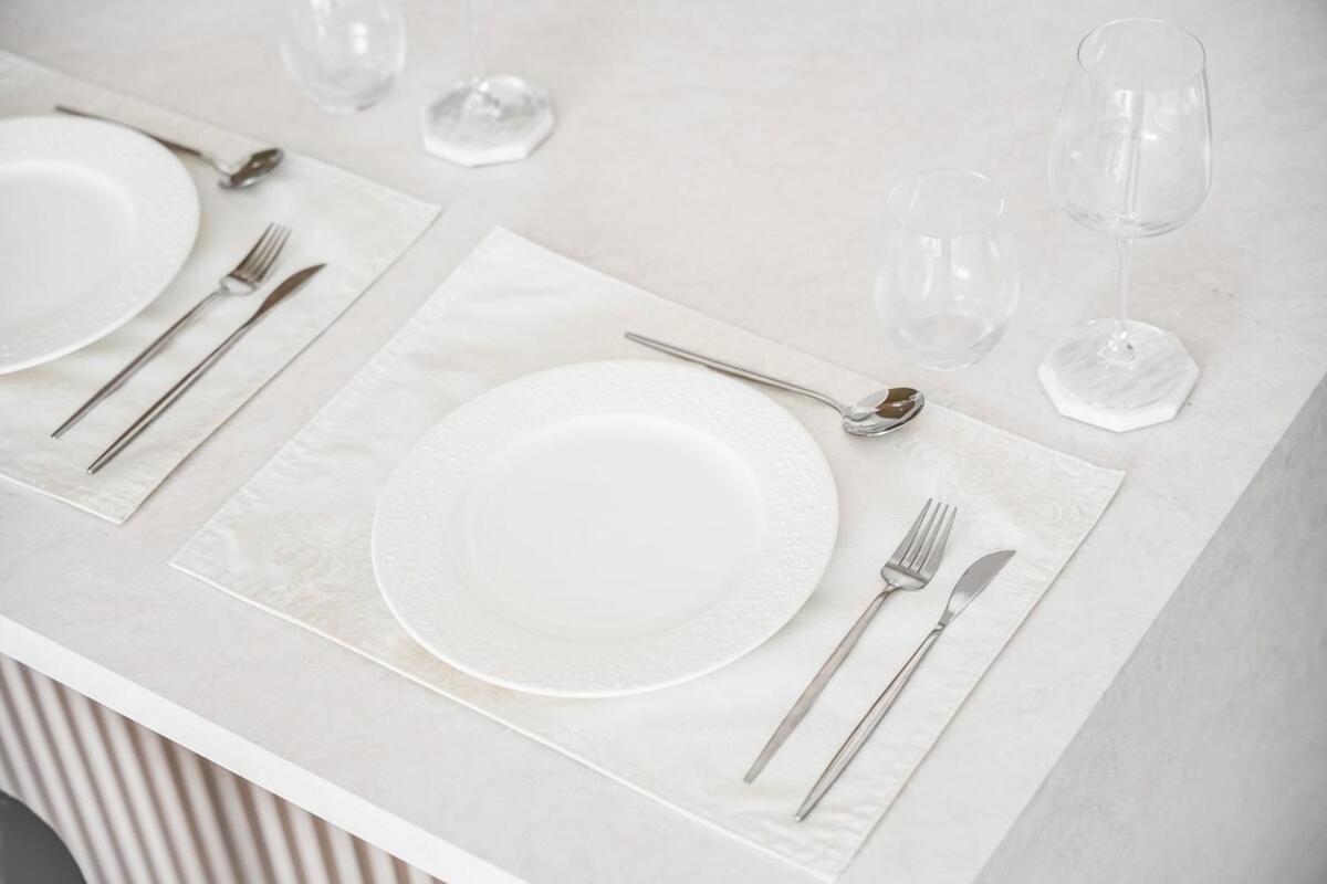 Elegant Sophisticated In Jvc Perfect For 4 Apartment *